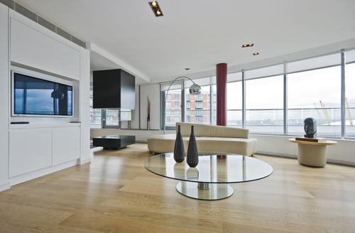 Airy and Spacious | Glass Tabletop